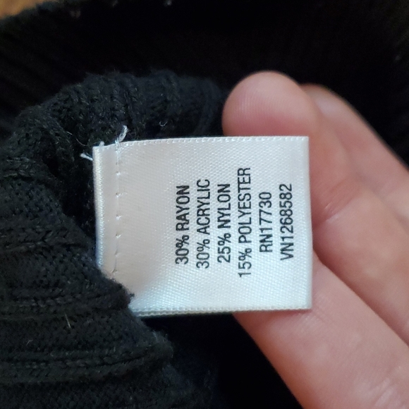 CLOSET CLOSING 7/31 Merona v-neck sweater size small - Picture 4 of 5